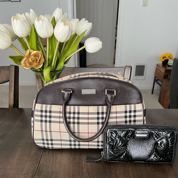 EUC Burberry Nova Check Handbag with Burberry knotted zip around wallet - Picture 11 of 11